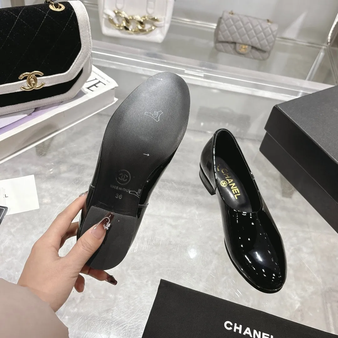 💕💕Factory direct selling price p380💕💕 Genuine leather sole +40 25C early spring new Chanel loafers; Fabric: patent leather: color black; white; burgundy, code number: 5-40; (custom-made 41 custom-made, non-returnable), rubber sole genuine leather sole +40